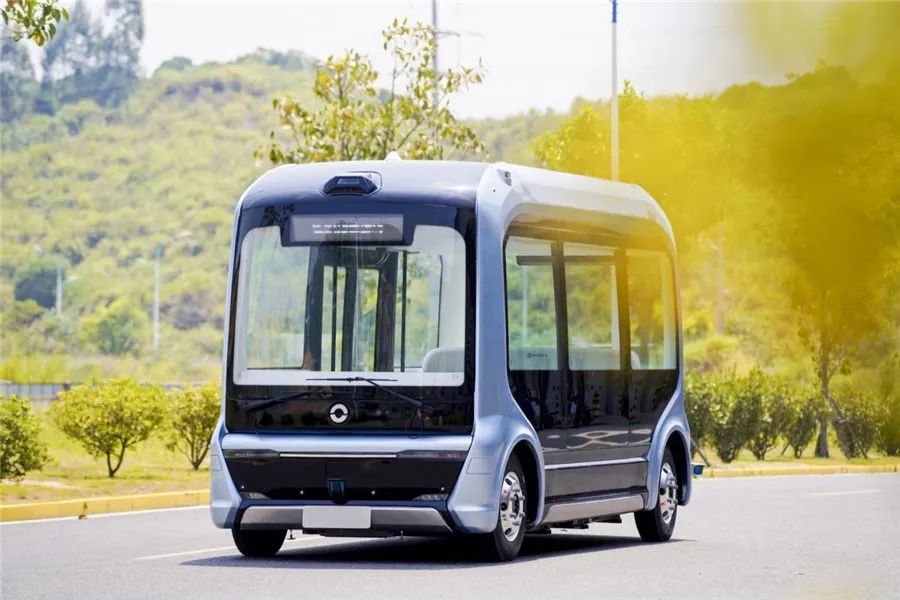 蘑菇车联发布全球首款搭载“车路云一体化”系统的无人巴士